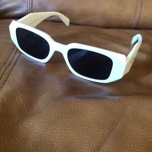 Mint condition Sunglass